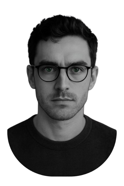 Expert full-stack engineer portrait with confident green eyes and glasses – professional programmer headshot for ExpertDevTech portfolio